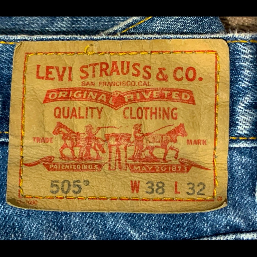 Levis 505 size 38x32 used distressed true fit